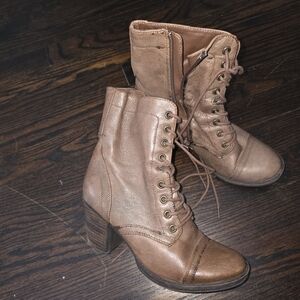 Steve Madden Tan Lace Up Boots